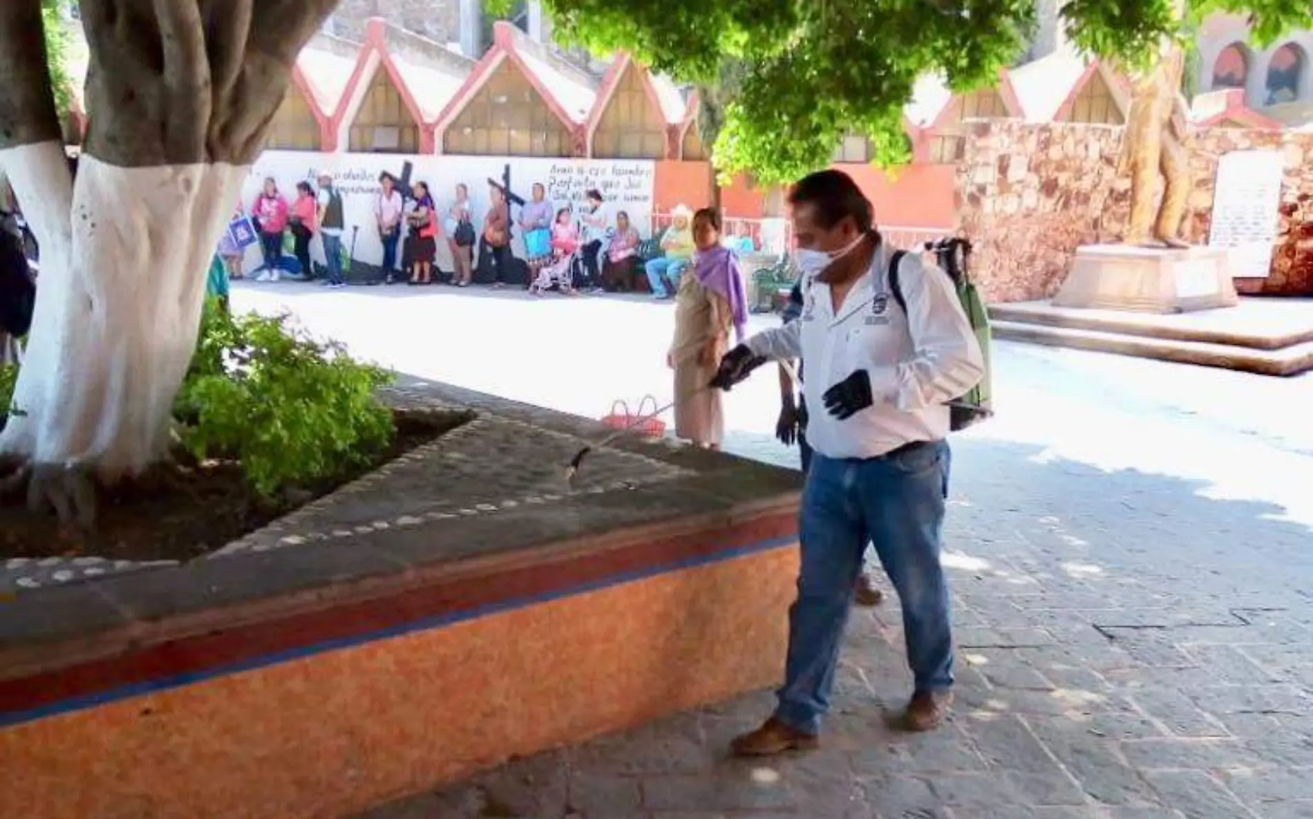 Personal de Servicios Municipales encabezaron estas labores. Foto Cortes_a Gobierno Escobedo.